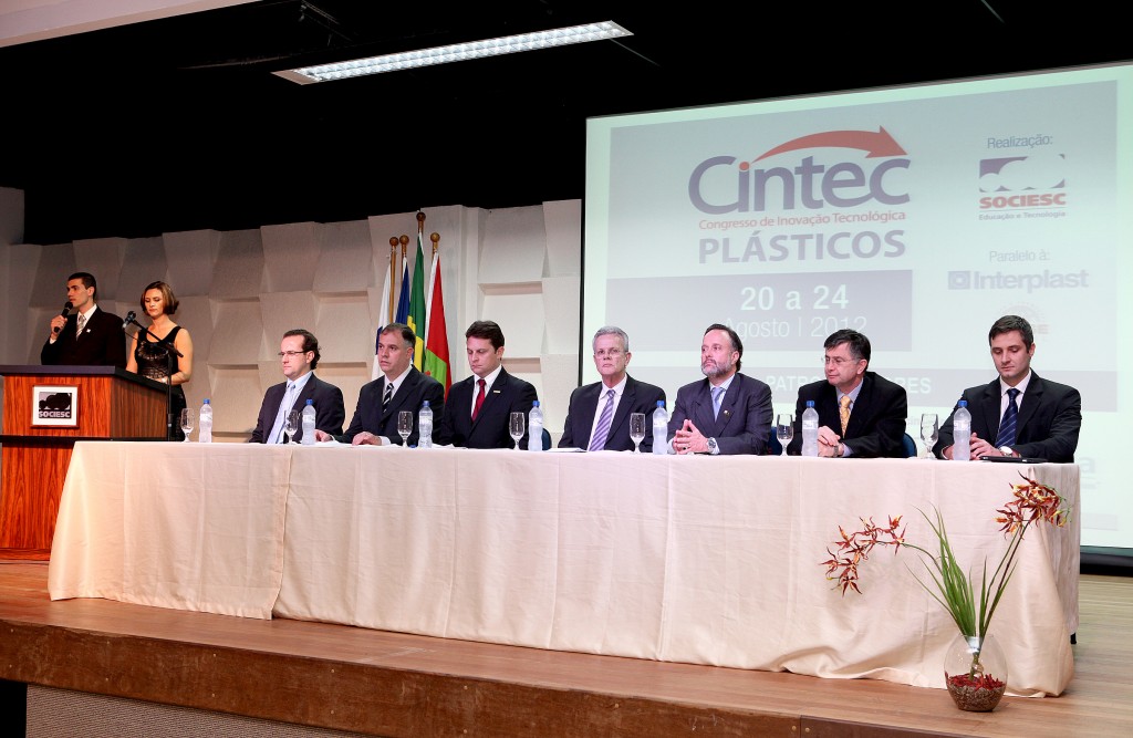 Número de visitantes da Interplast já é 5% superior a 2010 e eventos geram R$ 2,5 milhões em serviços