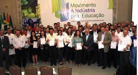 Iniciativas para apoiar a educação são debatidas em evento do Sistema FIESC