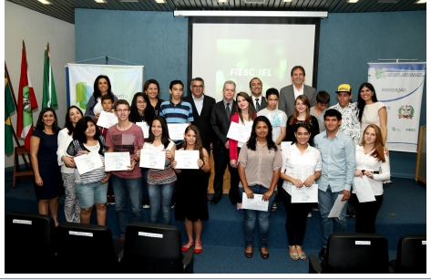 NOVOS CAMINHOS forma jovens que vivem em abrigos de Joinville