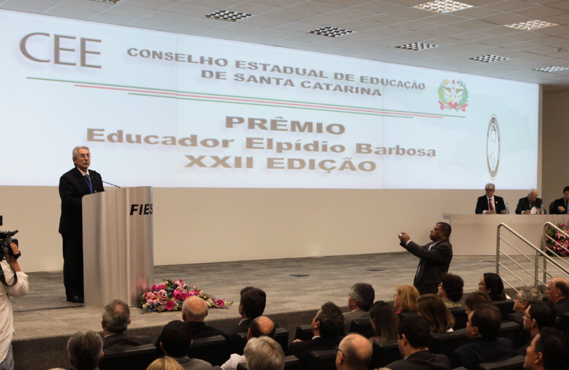 EM PRÊMIO DE EDUCAÇÃO, Côrte é lembrado por iniciativas na área
