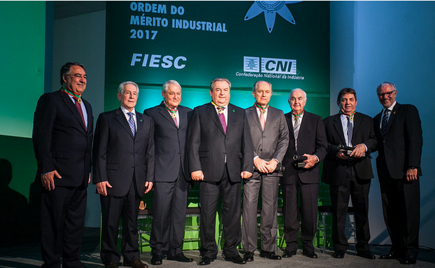 FIESC entrega Ordem do Mérito Industrial e Mérito Sindical