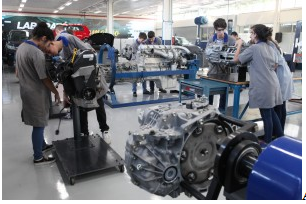 EM PARCERIA COM VOLKSWAGEN, SENAI JOINVILLE revitaliza centro automotivo