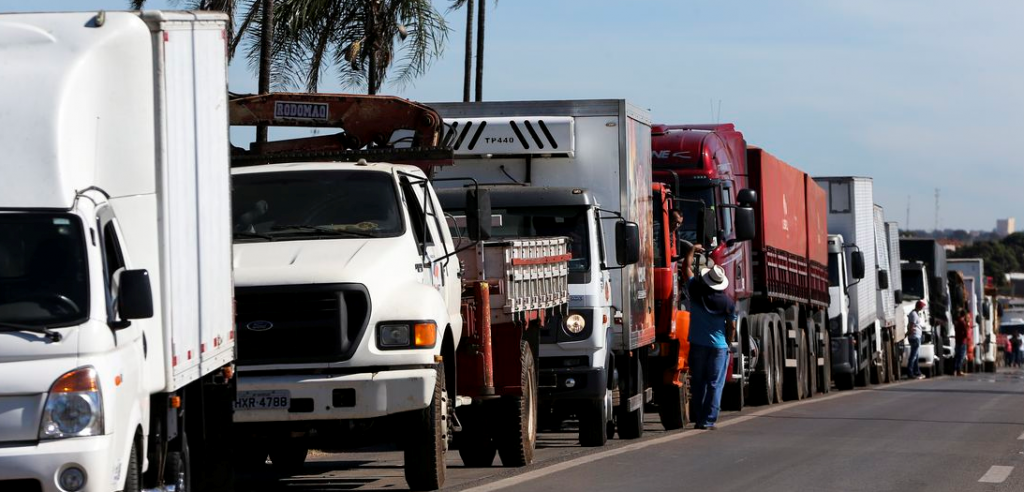 FIESC ingressa com pedido de liminar para liberar caminhões de indústrias associadas
