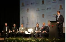 SETOR EMPRESARIAL homenageia presidente da FIESC em Joinville