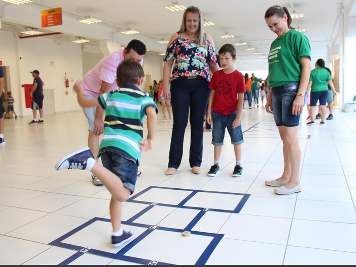 OFICINAS, DEMONSTRAÇÕES DE ROBÓTICA E ATIVIDADES CULTURAIS estão na programação do Dia da Família na Escola