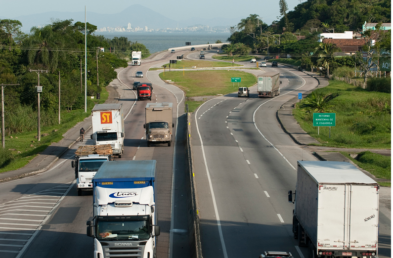 Das 76 OBRAS MONITORADAS pela FIESC, 97% estão com prazo expirado ou andamento comprometido