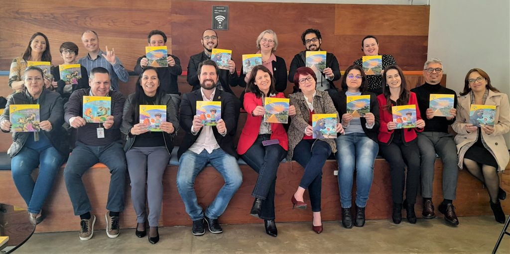 PROJETO LEVA LITERATURA e valorização da cultura regional a alunos da rede municipal de Joinville