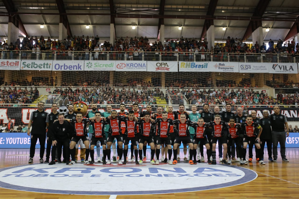 KRONA parabeniza JEC pelo tricampeonato da Taça Brasil de Futsal
