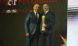 VICE-PRESIDENTE da KRONA recebe prêmio como incentivador do esporte no Gala Mundo do Futsal