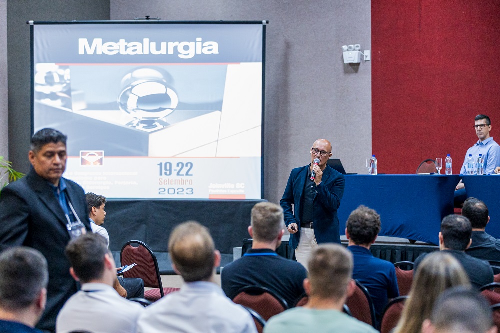 Metalurgia movimenta negócios e traz conhecimento técnico sobre o setor