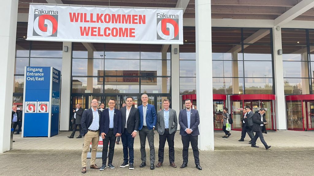 Grupo KRONA realiza viagem internacional de negócios e participa da Feira Fakuma
